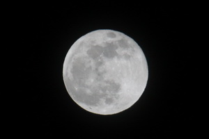 A New Year's Eve blue moon over Thornton. (ThorntonWeather.com)